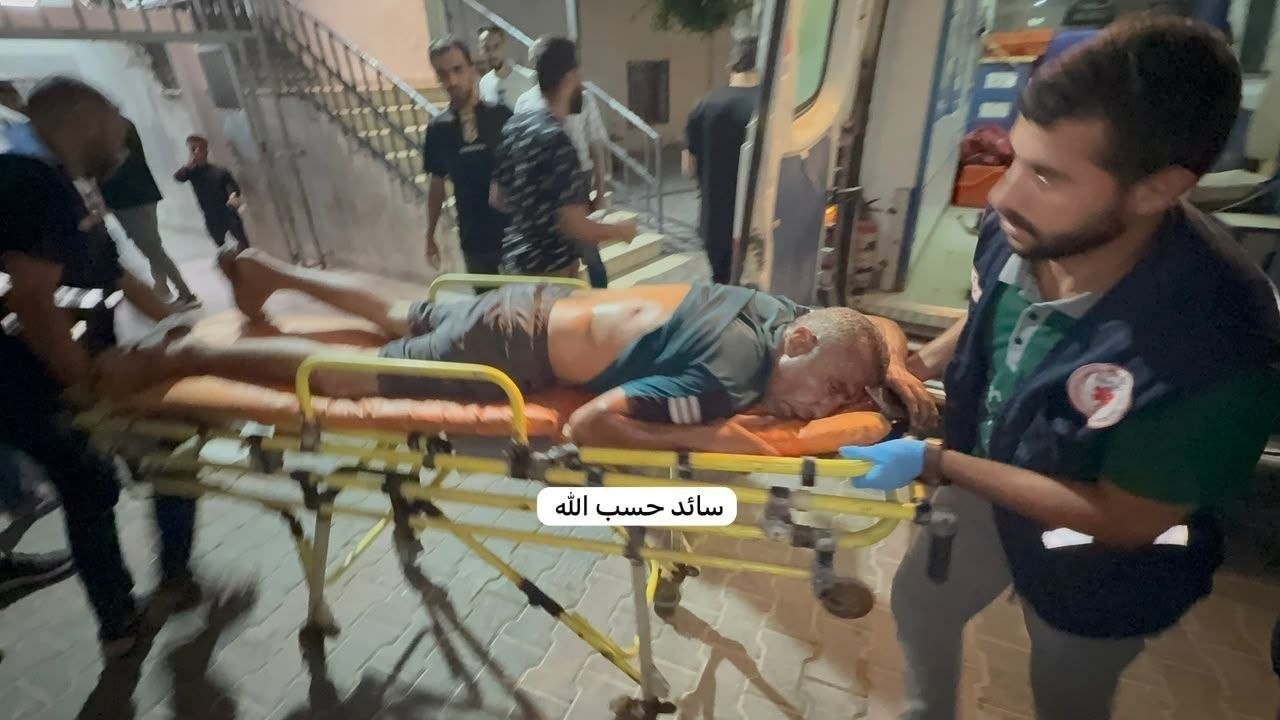 نقل إصابات من إستهداف منزل في شمال غزة.jpg