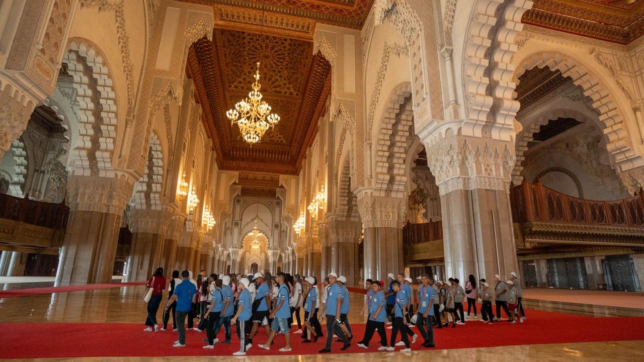 أطفال القدس يختتمون المرحلة الأولى من مخيم منارة السلام بجولة في الدار البيضاء 2.jpg
