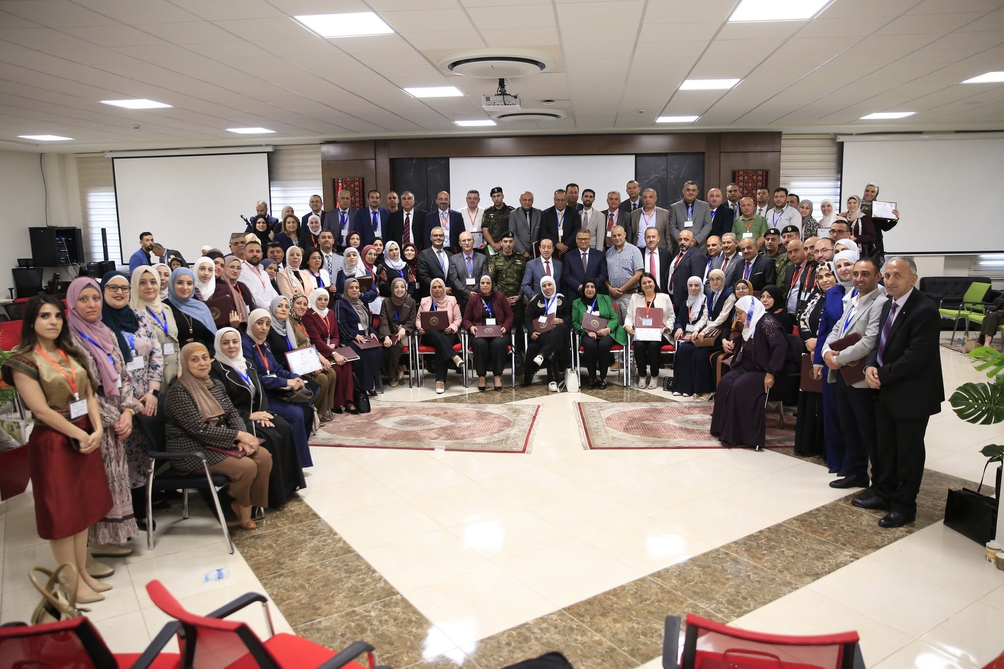 المدرسة الوطنية الفلسطينية للإدارة وجامعة القدس المفتوحة تختتمان المؤتمر العلمي الدولي المحكَّم.jpg