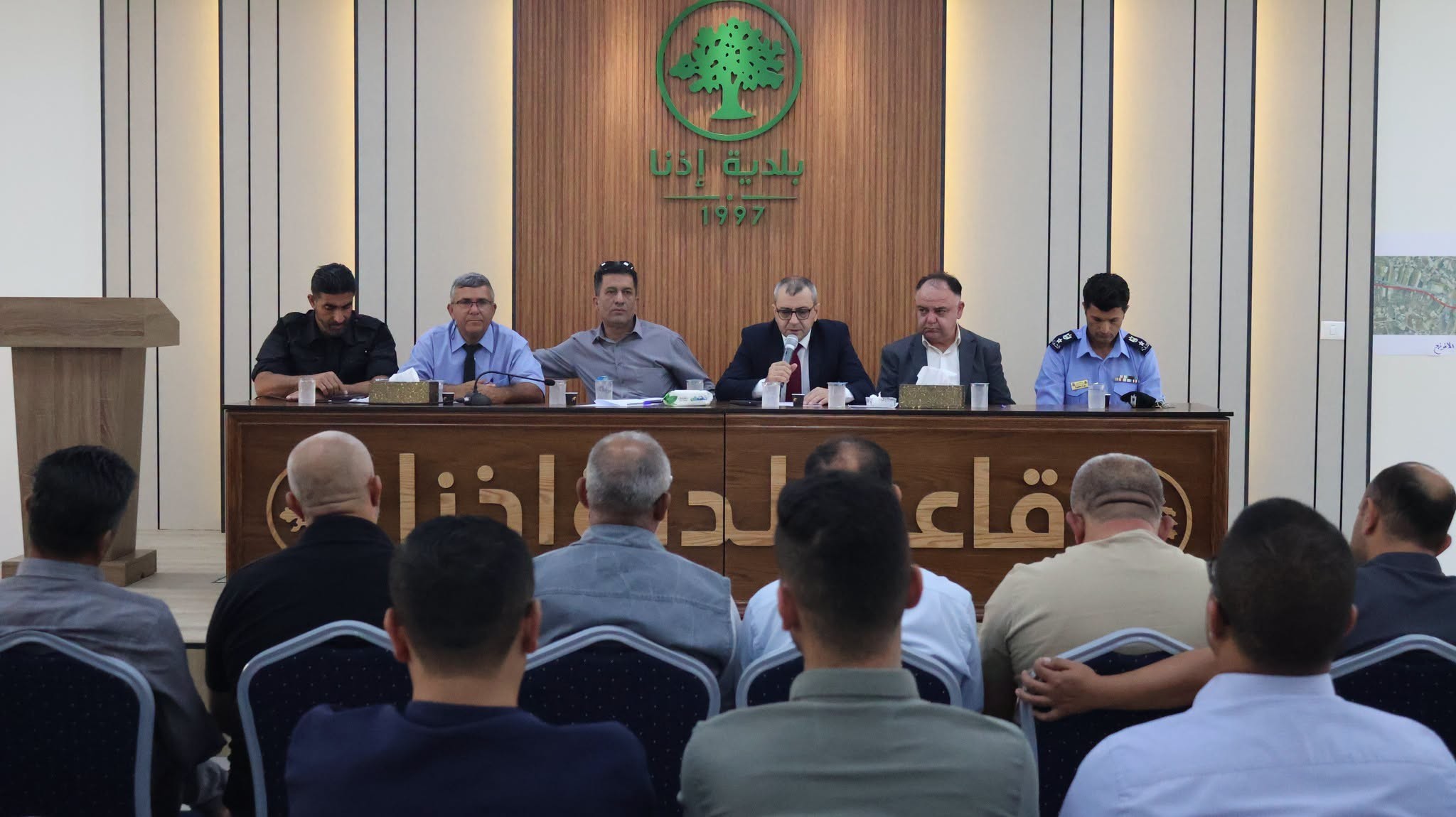 لقاء موسع وزيارة ميدانية في الخليل 4.jpg