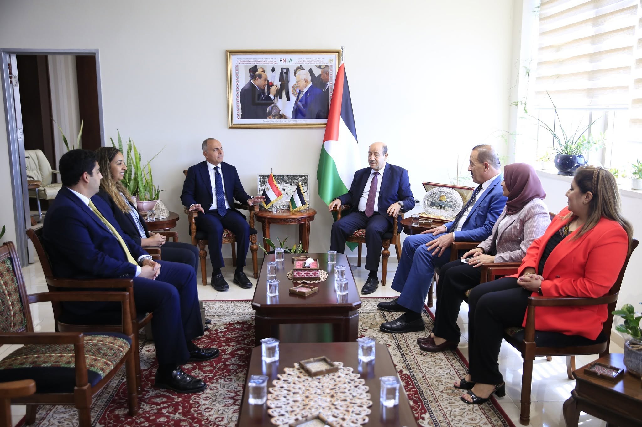 المدرسة الوطنية الفلسطينية للإدارة تودّع السفير المصري إيهاب سليمان وتثمن جهوده في تعزيز العلاقات الفلسطينية المصرية 6.jpg