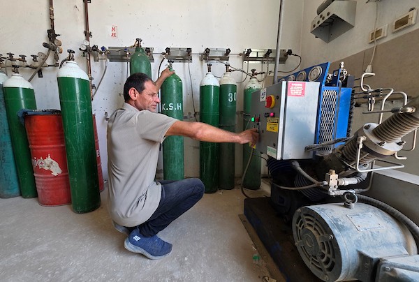 يواجه المرضى والرضع الذين يعتمدون على الأكسجين مخاطر متزايدة في خان يونس، جنوب قطاع غزة، في 15 أغسطس/آب 2026. (صورة: طارق)