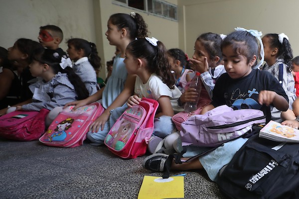 طلبة فلسطينيون يبدأون عامهم الدراسي الجديد في مدرسة تابعة لوكالة