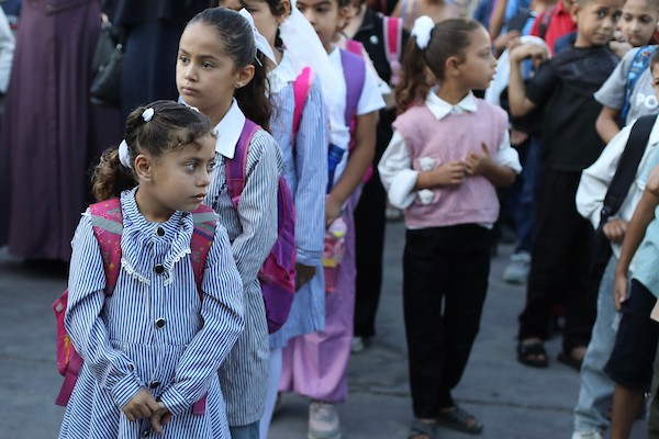 طلبة فلسطينيون يبدأون عامهم الدراسي الجديد في مدرسة تابعة لوكالة