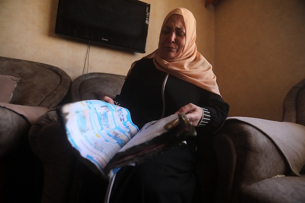 أفراد من عائلة الطفلة الفلسطينية وفاء عكيلة، 9 سنوات، خلال مراسم عزائها في مدينة غزة في 8 سبتمبر/أيلول 2026. (صورة: بلال أسامة)
