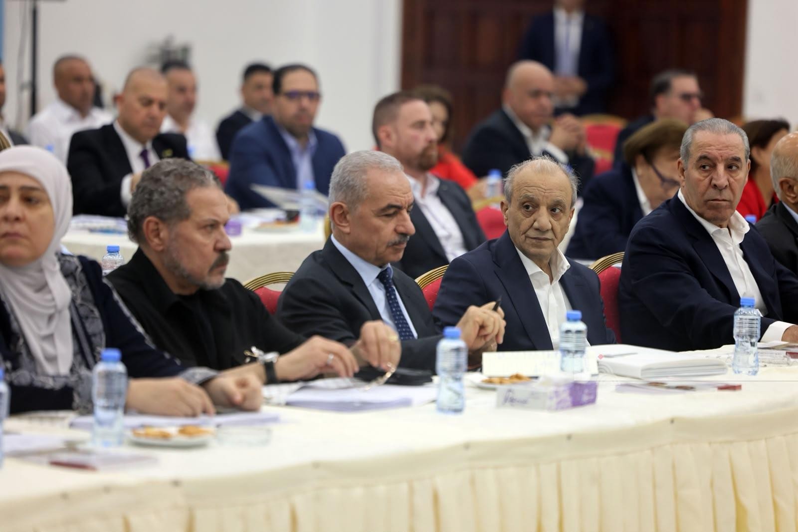 الرئيس محمود عباس، خلال ترؤسه أعمال الدورة الأولى للمجلس الثوري