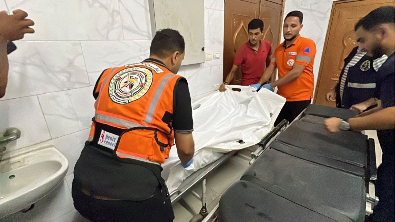 3 شهداء و5مصابين في غارة من مسيرة في محيط منطقة القبة بمواصي مدينة خان يونس جنوبي قطاع غزة 6.jpg