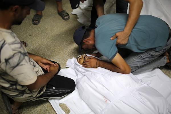 ودّع فلسطينيون جثمان عيد سلامة في مستشفى الشفاء بمدينة غزة، في 3 سبتمبر/أيلول 2026.. صورة: محمد صالحة