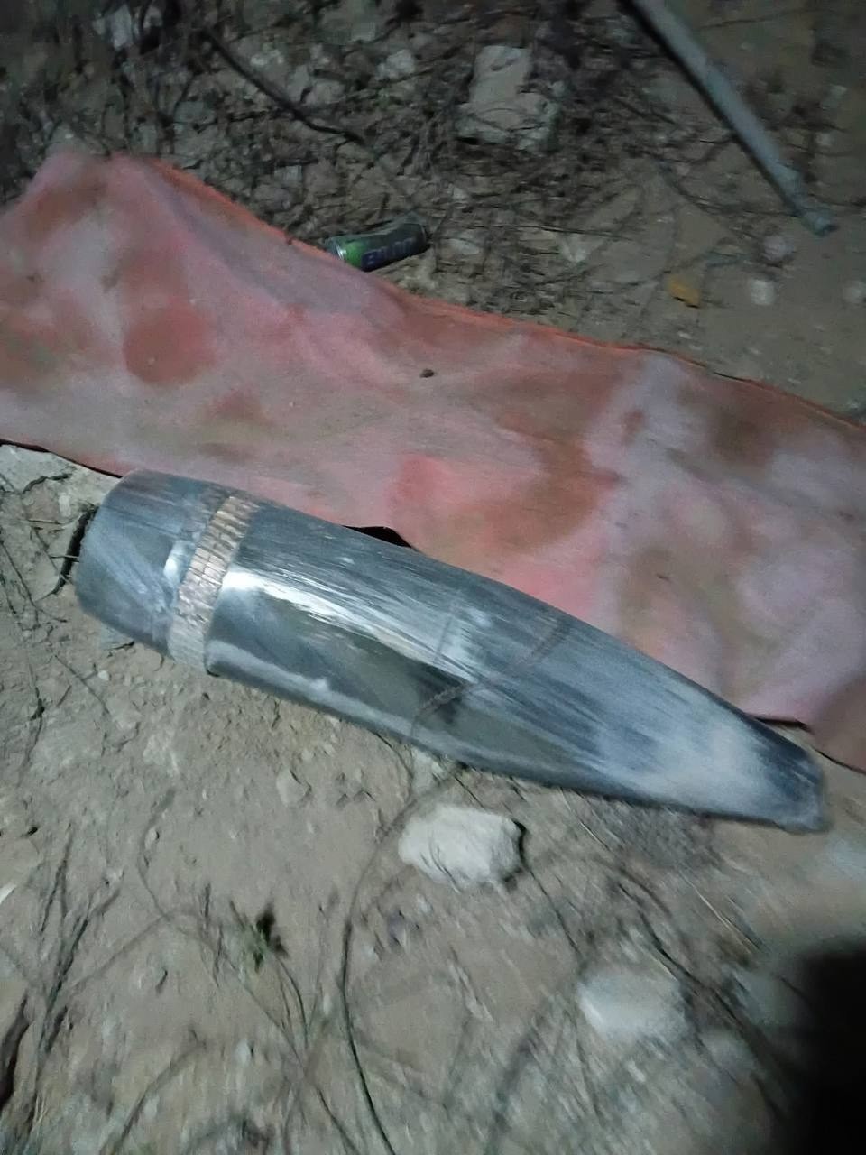 نجاة أسرة المواطن موسى محمود طه العقاد إثر سقوط قذيفة مدفعية في منطقة العقاد بالربوات الغربية، غربي مدينة خانيونس..jpg