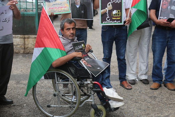 شارك فلسطينيون في مسيرة تضامنية مع الأسرى في السجون الإسرائيلية، في مدينة نابلس بالضفة الغربية، بتاريخ 29 سبتمبر/أيلول 2026.. (صورة: محمد ناصر )