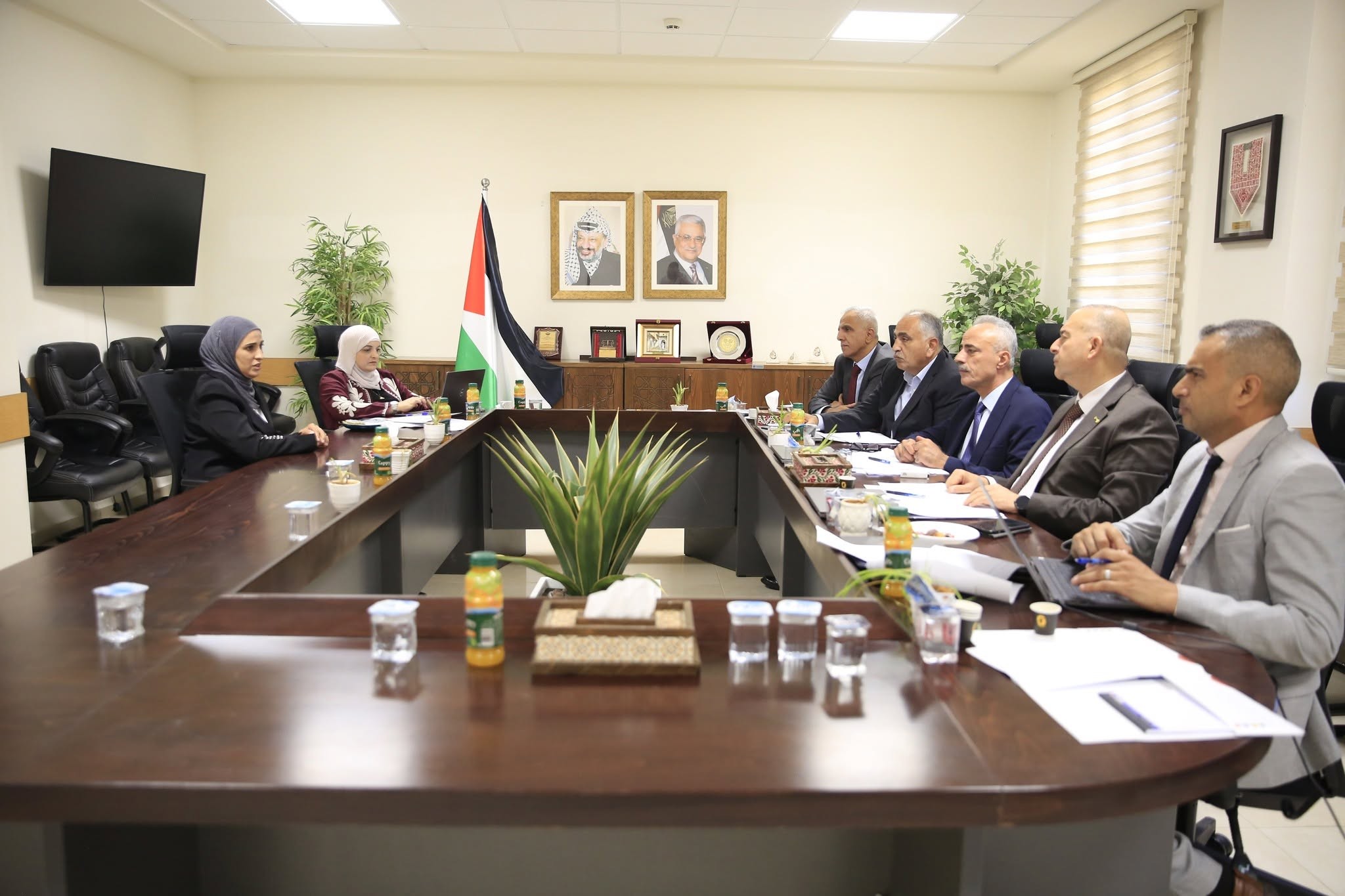 المدرسة الوطنية الفلسطينية للإدارة تختتم مقابلات مدربي برنامج إعداد القادة ....jpg