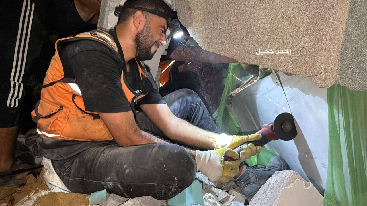 شهداء وجرحى اثر انهيار مبنى سكني متصدع من قصف الاحتلال جنوب مدينة غزة 22.jpg