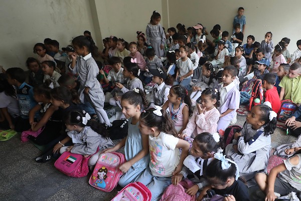 طلبة فلسطينيون يبدأون عامهم الدراسي الجديد في مدرسة تابعة لوكالة