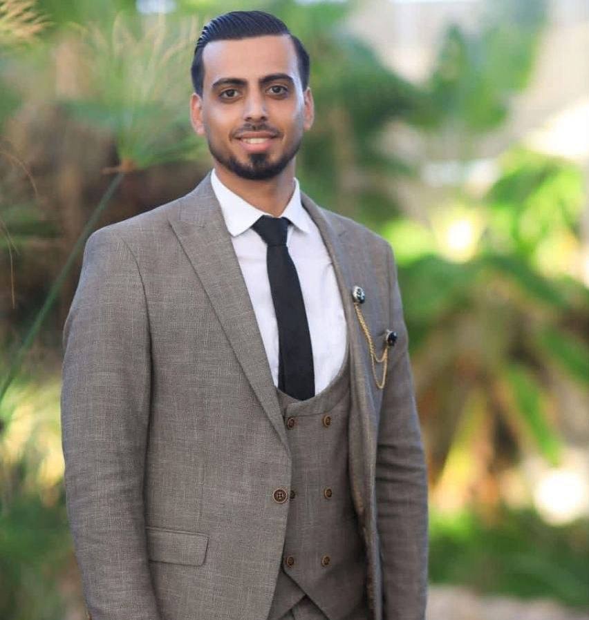 الشهيد حذيفة محمود عوض.jpg