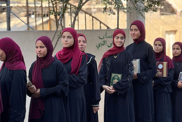 جمعية حراء للتنمية المجتمعية تكرم 60 حافظا وحافظة للقرآن الكريم، في خان يونس، جنوب قطاع غزة، في 6 سبتمبر/أيلول 2026.