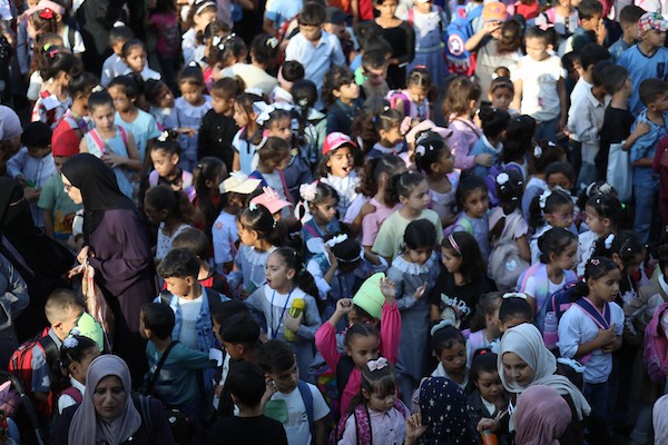 طلبة فلسطينيون يبدأون عامهم الدراسي الجديد في مدرسة تابعة لوكالة