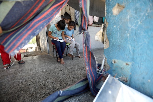 تستعد عائلات فلسطينية نازحة لبدء العام الدراسي الجديد في مدينة غزة في 12 سبتمبر/أيلول 2026، وسط ظروف معيشية صعبة.(صورة: بلال أسامة)