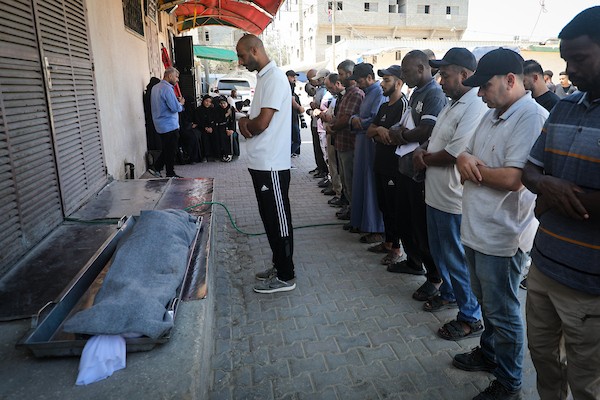ودّاع جثمان آمنة الهسي في دير البلح بوسط قطاع غزة، في 2 سبتمبر/أيلول 2026. وقد استشهدت ابنتها إسراء في الحادث نفسه قبل يوم. (صورة: معز صالحي)