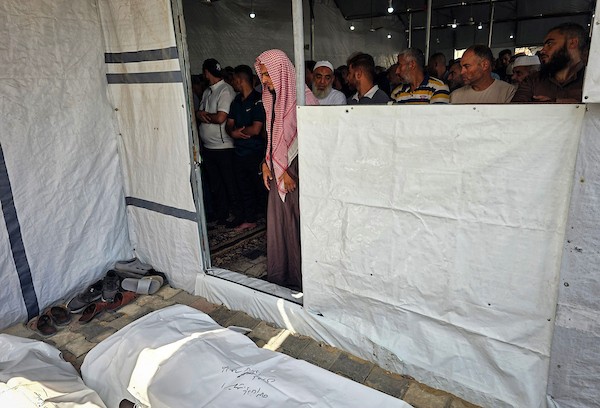 ودّع الفلسطينيون جثمان الشاب طارق كامل المصري، البالغ من العمر 17 عامًا، في خان يونس، جنوب قطاع غزة، في 28 سبتمبر/أيلول 2026. (صورة: طارق محمد)