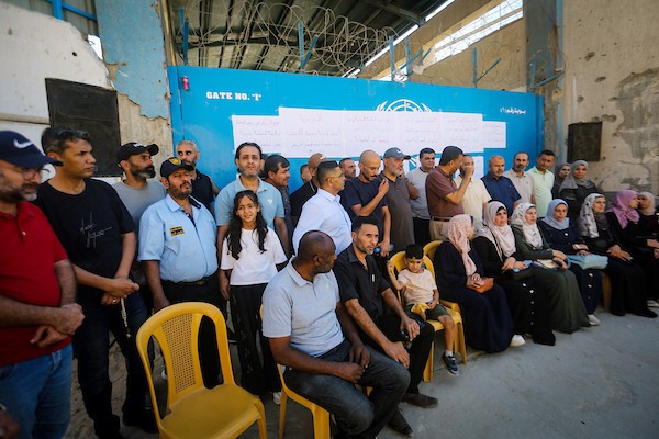 شارك موظفون فلسطينيون ومتظاهرون في وقفة أمام مقر وكالة الأمم المتحدة لإغاثة وتشغيل اللاجئين الفلسطينيين (الأونروا) في مدينة غزة بتاريخ 24 سبتمبر/أيلول 2026. (صورة: محمد صالحة )
