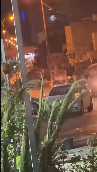 اطلقت قوات الاحتلال الرصاص الحي والقنابل الصوتية خلال اقتحامها مخيم قلنديا.