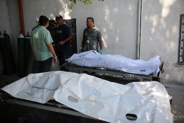 ودّع فلسطينيون جثماني شخصين في مستشفى الشفاء بمدينة غزة، قطاع غزة، في 13 سبتمبر/أيلول 2026.صورة: محمد صالحة