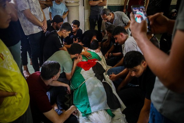شارك فلسطينيون في جنازة عز الدين البيك، قائد لواء شمال غزة التابع لكتائب عز الدين القسام، الجناح العسكري لحركة حماس، في مدينة غزة يوم 29 سبتمبر/أيلول 2026.صورة: بلال أسامة