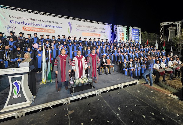حفل تخريج 180 طالبًا وطالبة من كلية العلوم التطبيقية الجامعية، ضمن دفعة «فينيكس»، في خان يونس، في 27 سبتمبر/أيلول 2026. تصوير: طارق محمد