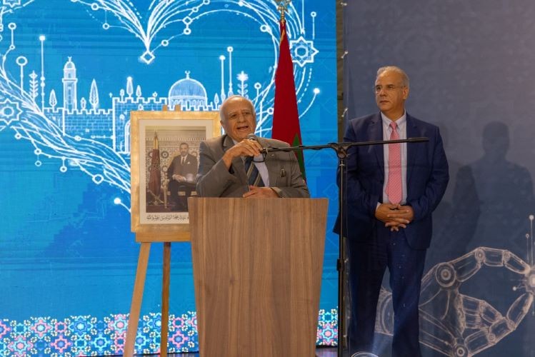 عدنان سمارة يتحدث خلال حفل اختتام الهاكاثون.jpg