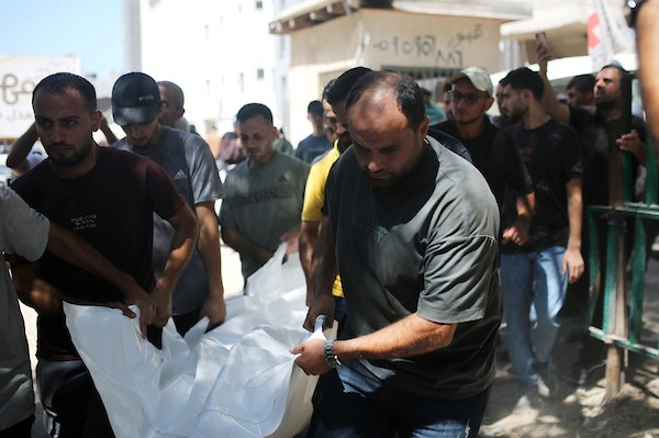 ودّع فلسطينيون جثماني شخصين في مستشفى الشفاء بمدينة غزة، قطاع غزة، في 13 سبتمبر/أيلول 2026.صورة: محمد صالحة