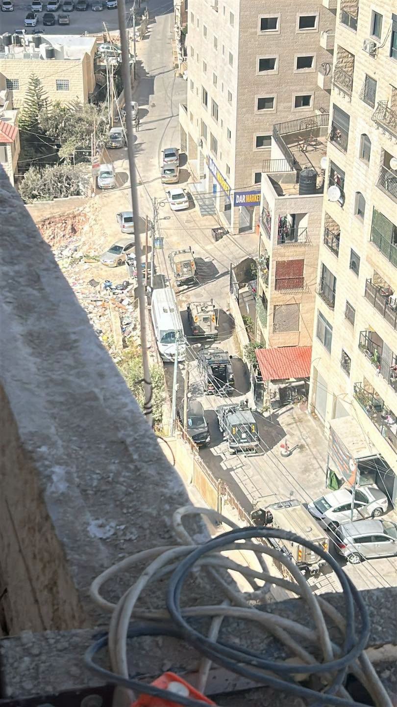 من اقتحام قوات الاحتلال بلدة كفر عقب شمال القدس.jpg