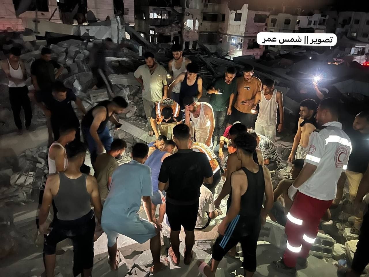 شهداء وجرحى اثر انهيار مبنى سكني متصدع من قصف الاحتلال جنوب مدينة غزة 5.jpg