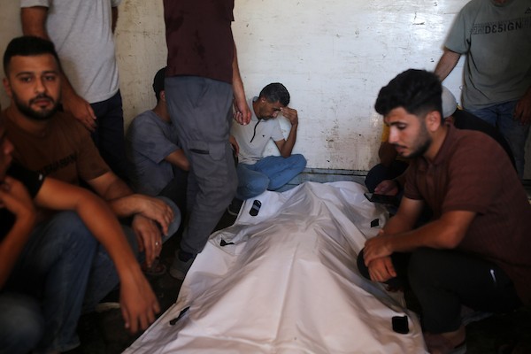 ودّع فلسطينيون جثماني شخصين في مستشفى الشفاء بمدينة غزة، قطاع غزة، في 13 سبتمبر/أيلول 2026.صورة: محمد صالحة