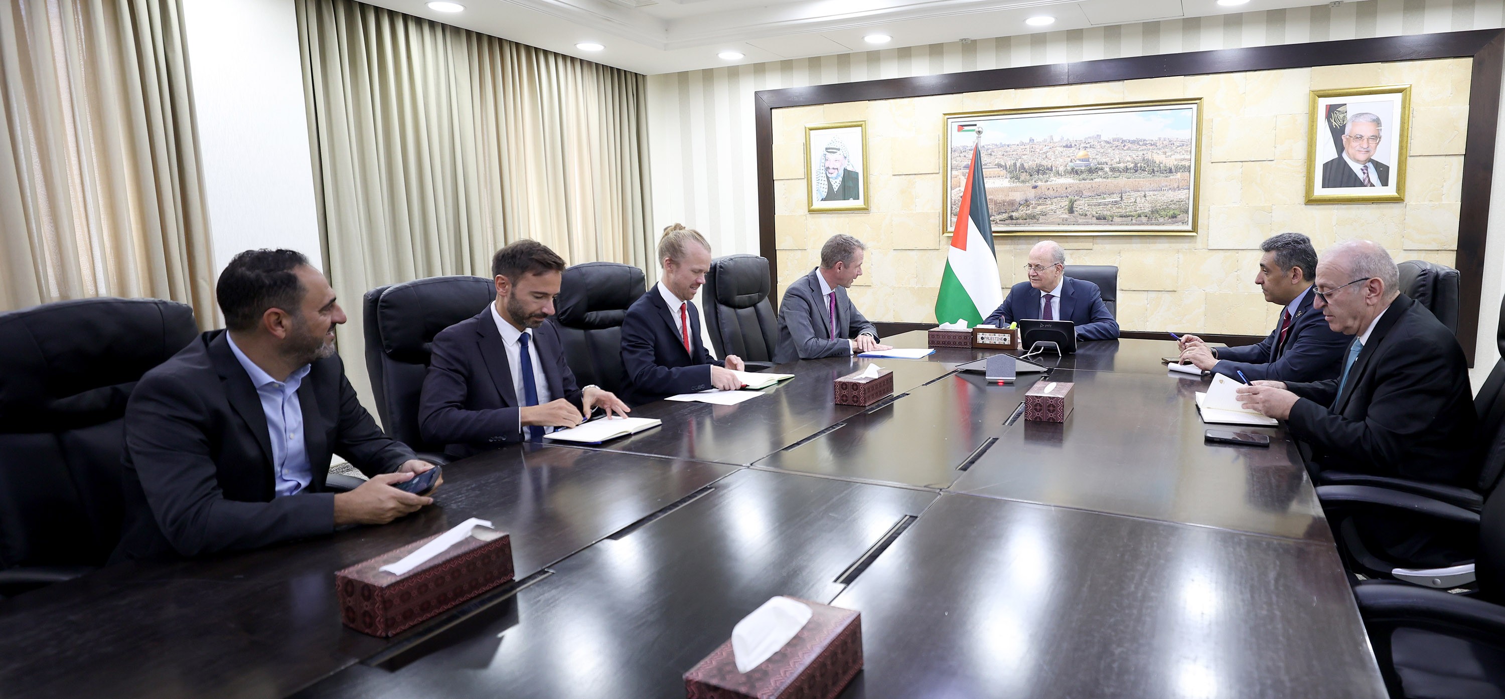 مصطفى يبحث مع ممثل الاتحاد الأوروبي الجديد آخر المستجدات والأوضاع الميدانية