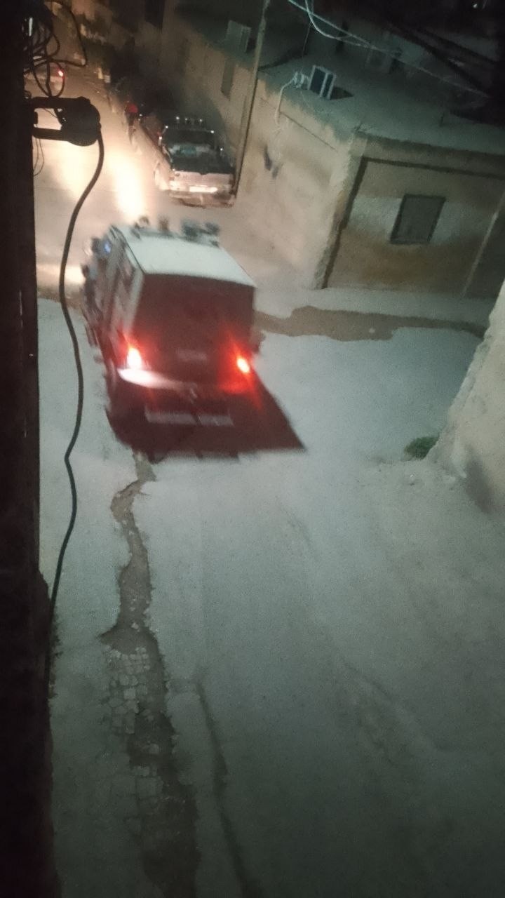 جانب من اقتحام قوات الاحتلال بلدة طمون جنوب طوباس، ومداهمة عددًا من المنازل..jpg