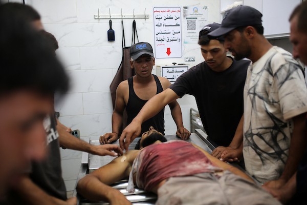 ودّع فلسطينيون جثمان عيد سلامة في مستشفى الشفاء بمدينة غزة، في 3 سبتمبر/أيلول 2026.. صورة: محمد صالحة