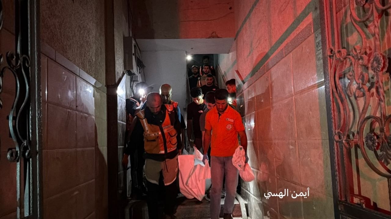 من الشقة السكنية المستهدفة بحي النصر غربي مدينة غزة 2.jpg