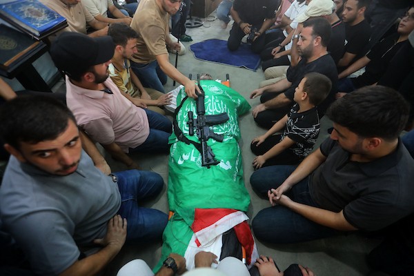 مشيعون يحضرون جنازة أحمد البطش، قائد كتيبة جباليا في كتائب القسام، في 15 سبتمبر/أيلول 2026. صورة من بلال أسامة