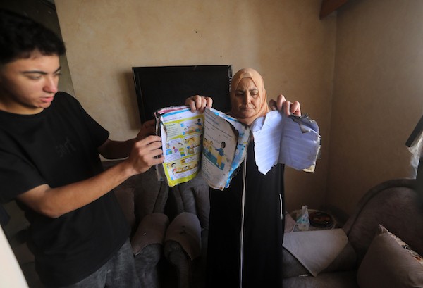 أفراد من عائلة الطفلة الفلسطينية وفاء عكيلة، 9 سنوات، خلال مراسم عزائها في مدينة غزة في 8 سبتمبر/أيلول 2026. (صورة: بلال أسامة)
