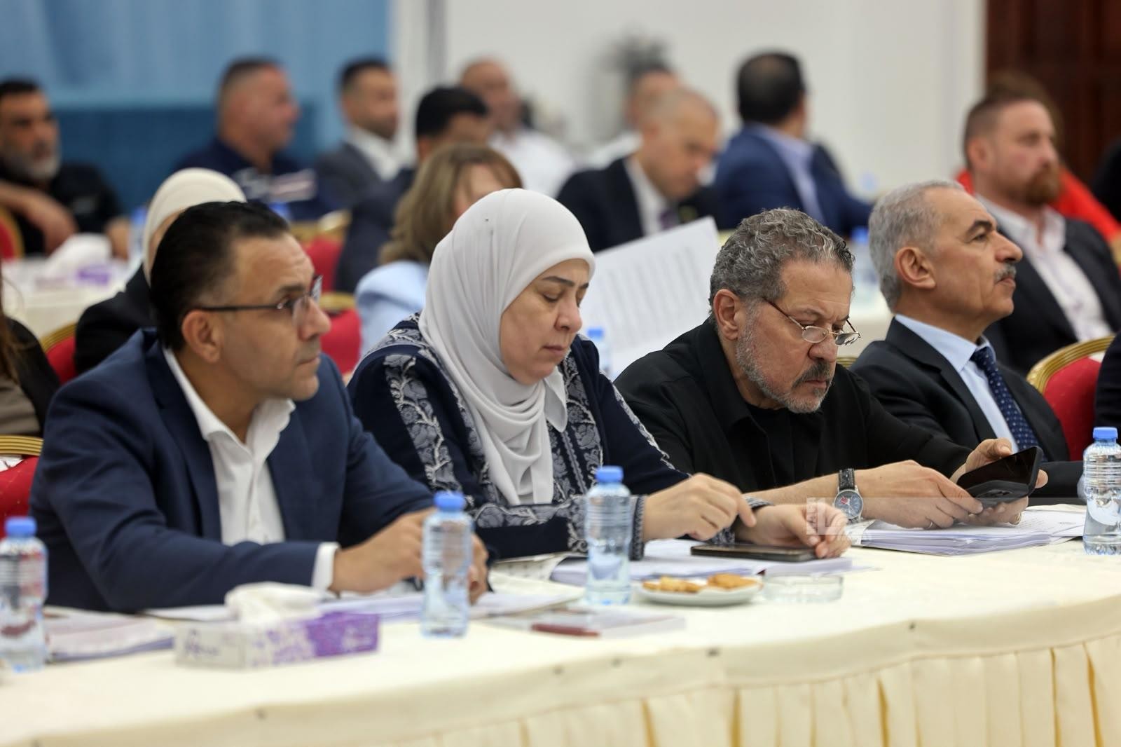 الرئيس محمود عباس، خلال ترؤسه أعمال الدورة الأولى للمجلس الثوري