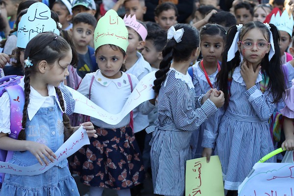 طلبة فلسطينيون يبدأون عامهم الدراسي الجديد في مدرسة تابعة لوكالة
