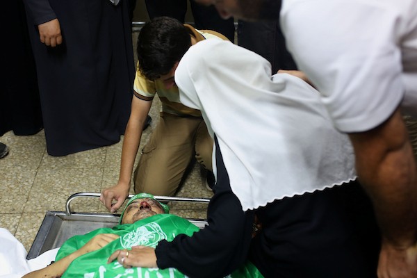 مشيعون يحضرون جنازة أحمد البطش، قائد كتيبة جباليا في كتائب القسام، في 15 سبتمبر/أيلول 2026. صورة من بلال أسامة