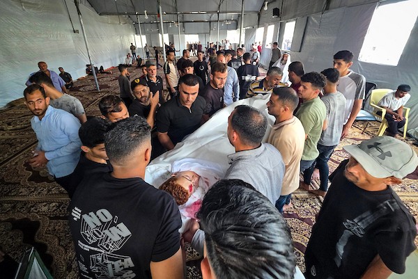 ودّع الفلسطينيون جثمان الشاب طارق كامل المصري، البالغ من العمر 17 عامًا، في خان يونس، جنوب قطاع غزة، في 28 سبتمبر/أيلول 2026. (صورة: طارق محمد)