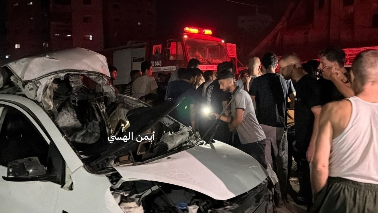 المركبة التي استهدفها طيران الاحتلال على شارع الصفطاوي شمال مدينة غزة، ما أسفر عن ارتقاء شهيد وإصابة....jpg