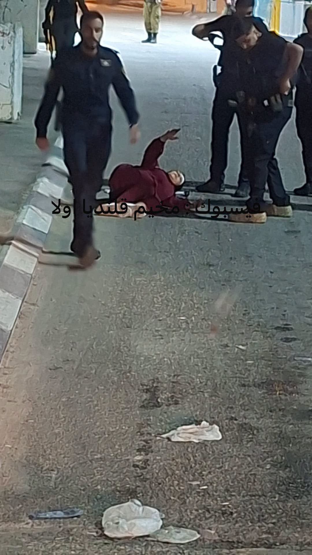 إصابة فتاة برصاص قوات الاحتلال الإسرائيلي عند حاجز قلنديا شمال القدس المحتلة.jpg