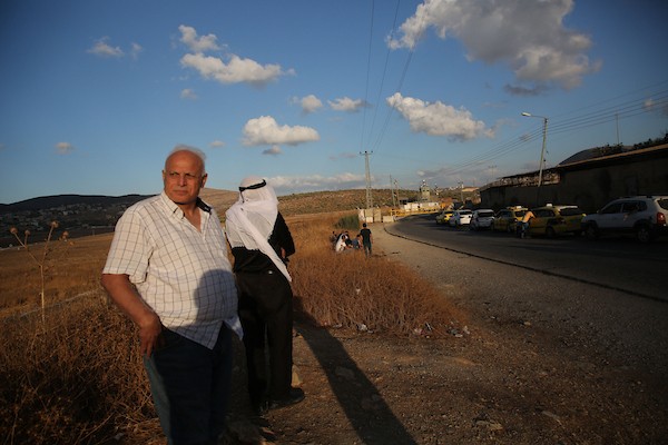 فلسطينيون ينتظرون عند حاجز بيت فوريك العسكري الإسرائيلي شرق نابلس، في الضفة الغربية، في 18 سبتمبر/أيلول 2026. صورة: محمد ناصر