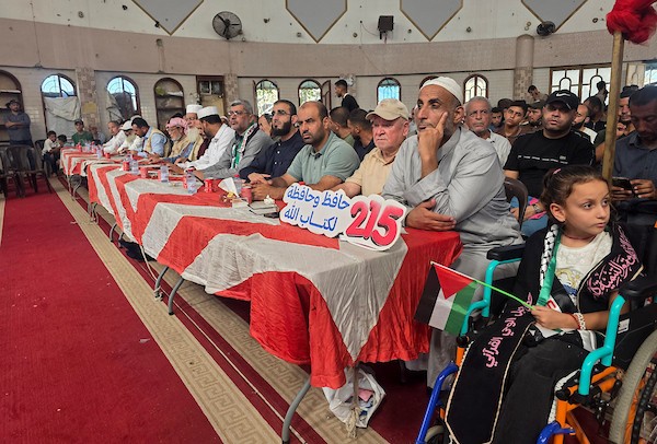 طلاب فلسطينيون من حفظة القرآن الكريم خلال حفل تخرج في خان يونس، جنوب قطاع غزة، في 14 سبتمبر/أيلول. تصوير: طارق محمد.