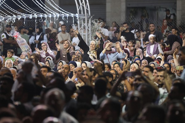 شارك طلاب فلسطينيون في حفل تخرج أقيم في الكلية الجامعية للعلوم التطبيقية وسط مبانٍ مدمرة في مدينة غزة، قطاع غزة، في 20 سبتمبر/أيلول 2026. تصوير: بلال أسامة