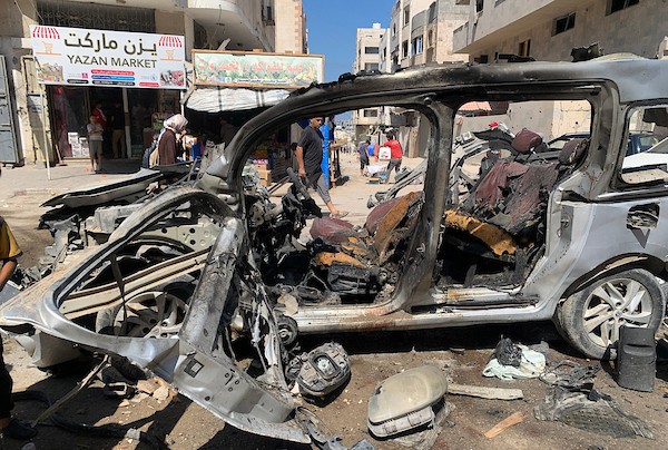 سيارة محطمة في حي تل الهوى بمدينة غزة، قطاع غزة، بتاريخ 13 سبتمبر/أيلول 2026، بعد غارة جوية إسرائيلية استهدفتها.(صورة: محمد صالحة)