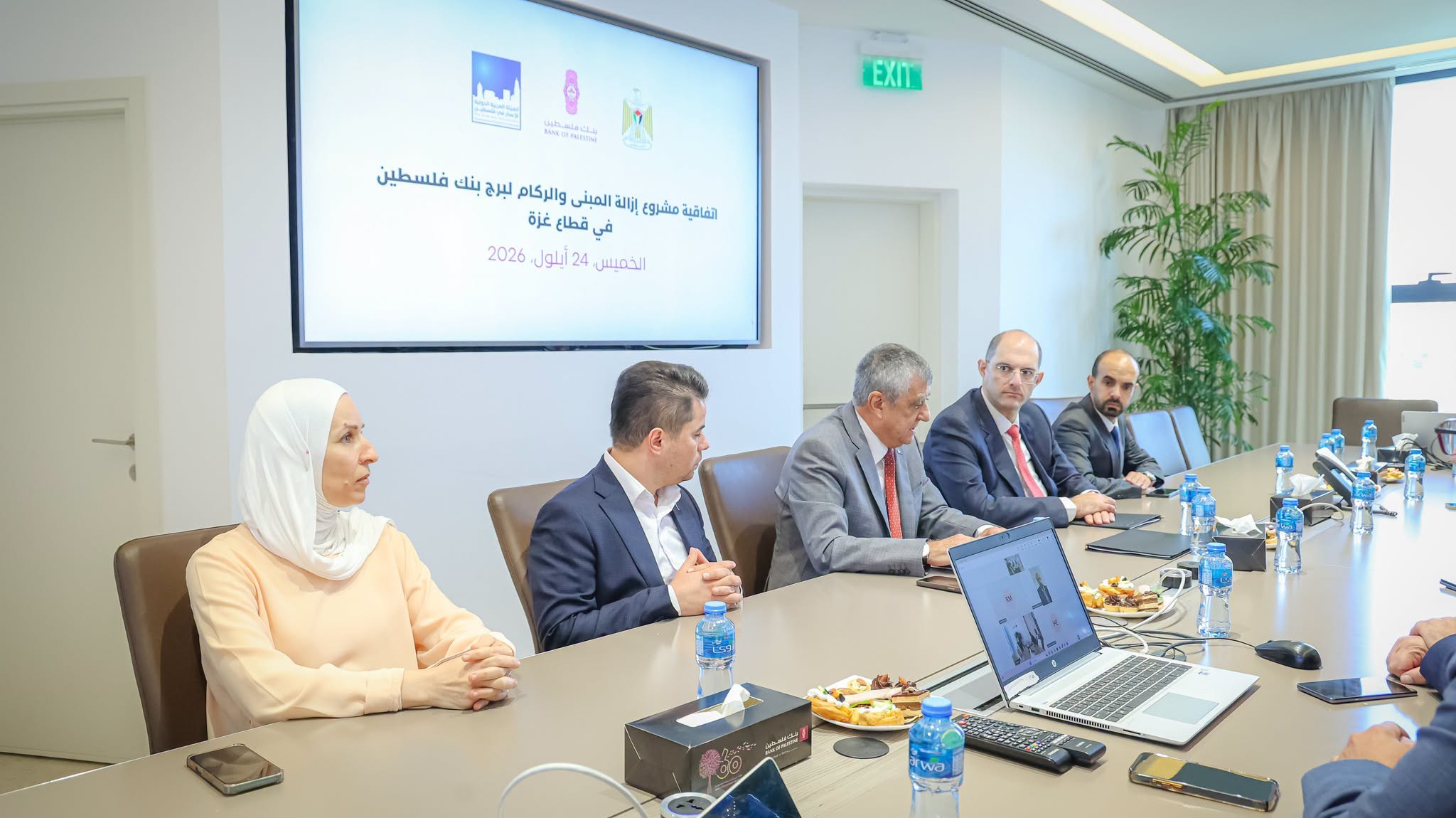 الأشغال العامة وبنك فلسطين والهيئة العربية الدولية للإعمار يوقعون اتفاقية لإزالة مبنى بنك فلسطين في غزة 22.jpg